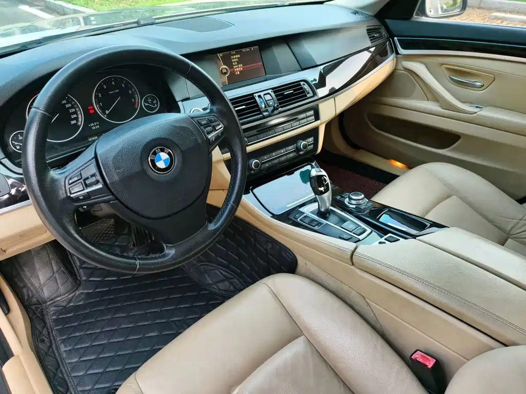 BMW 5 Series — миниатюра 12