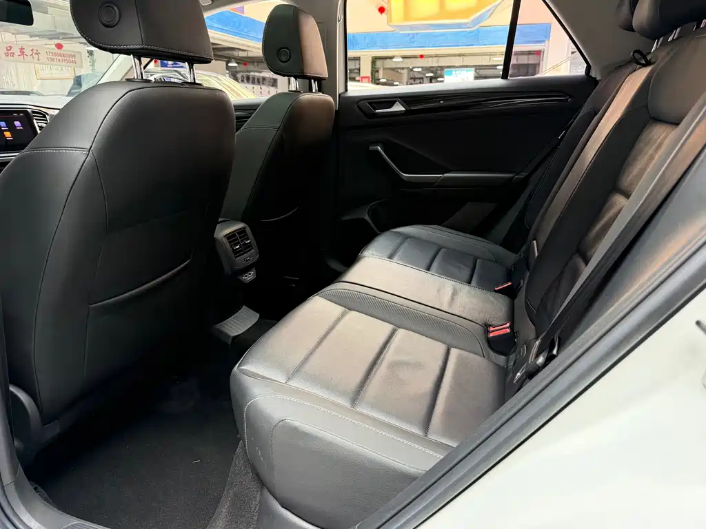 Volkswagen T-Roc — миниатюра 10