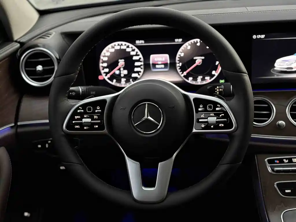 Mercedes-Benz E-Class — миниатюра 18