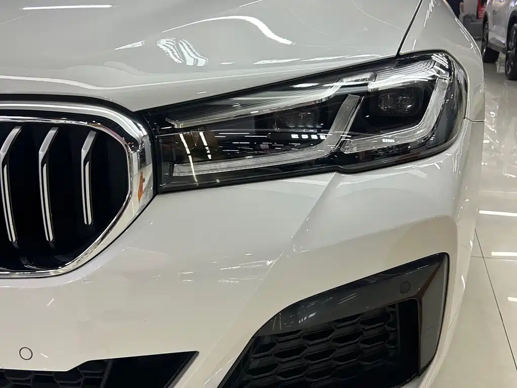 BMW 5 Series — миниатюра 11