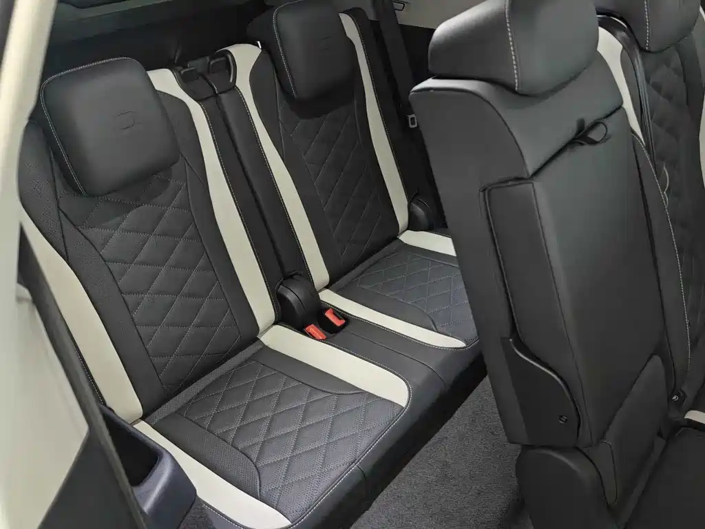 VOLKSWAGEN ID.6 CROZZ