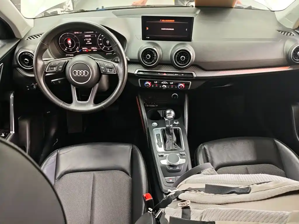 Audi Q2L e-tron — миниатюра 10