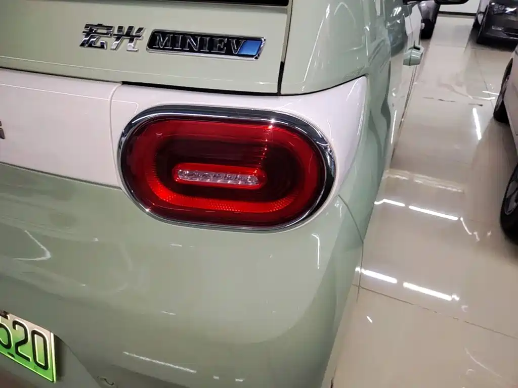 Wuling MINIEV — миниатюра 8