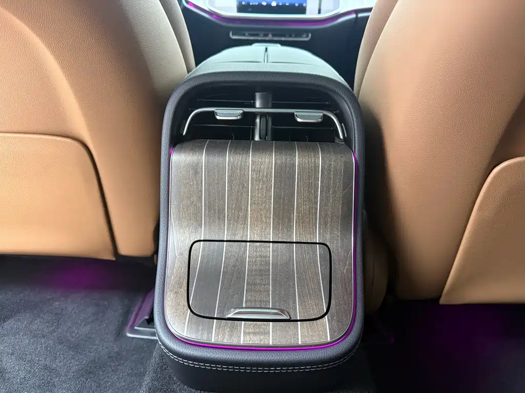 Mercedes-Benz E-Class — миниатюра 15