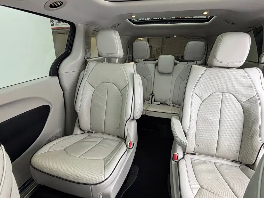 Chrysler Grand Voyager PHEV (Import) — миниатюра 13