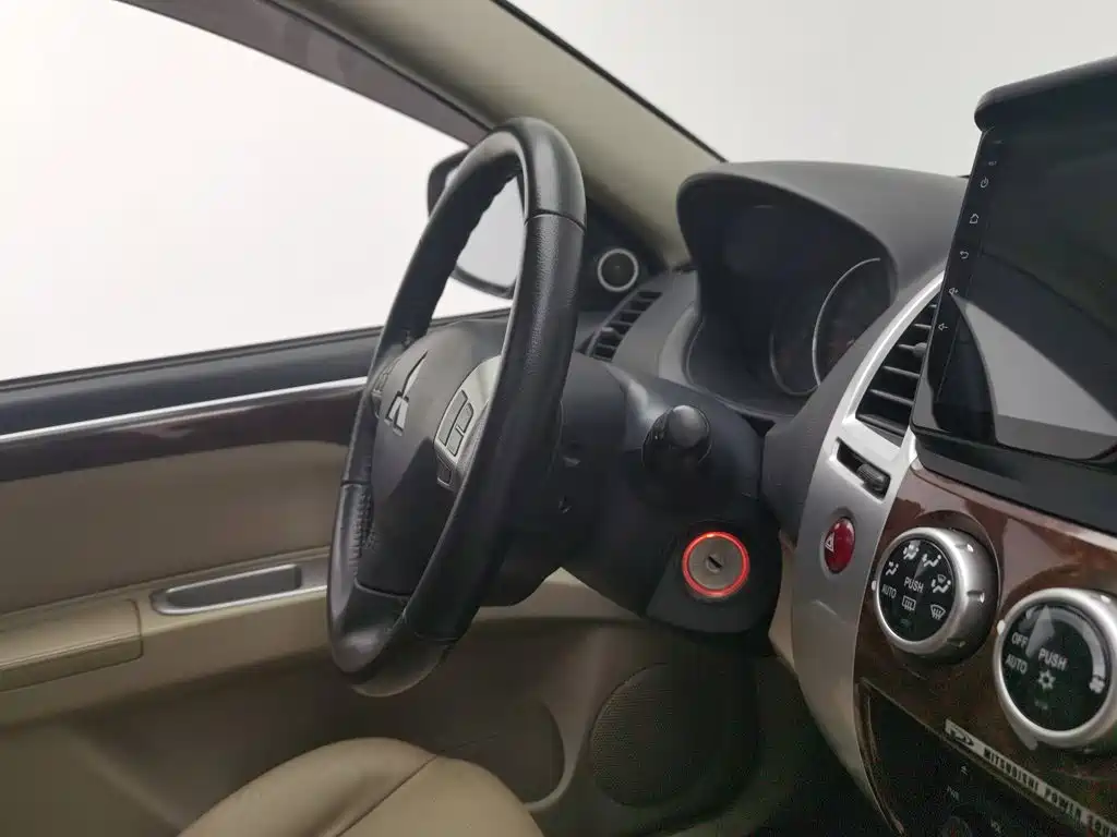 Mitsubishi Pajero Sport — миниатюра 22