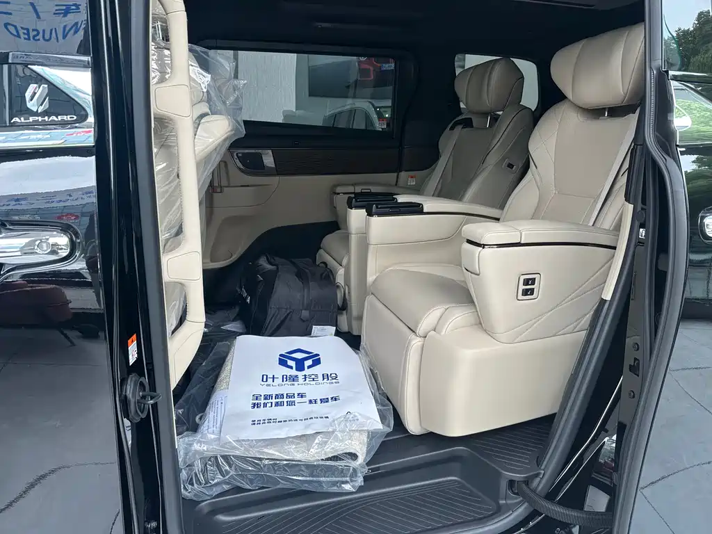 Toyota Alphard 2024 2.5L Luxury