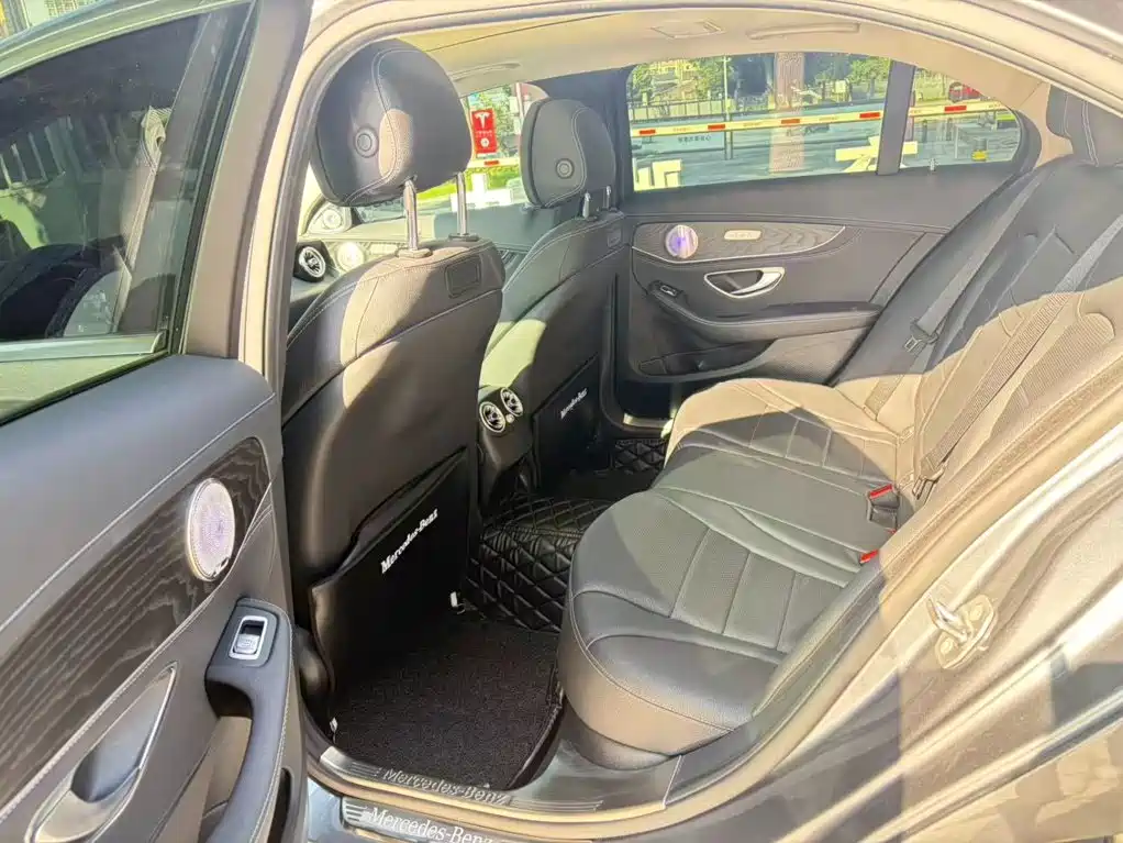 Mercedes-Benz C-Class — миниатюра 16