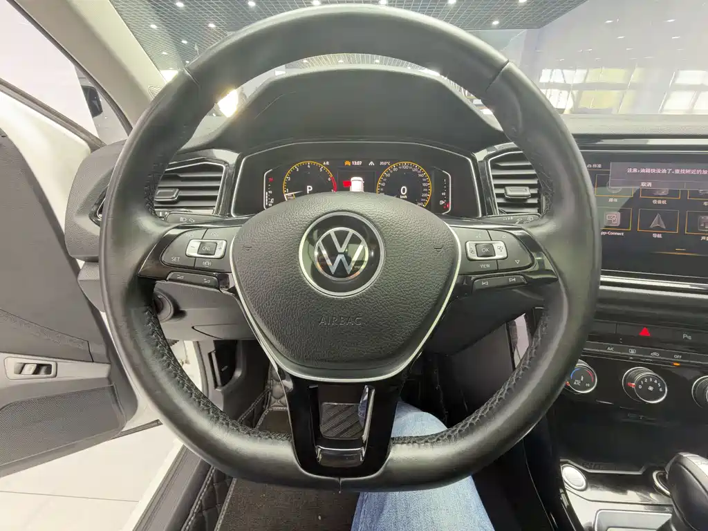 Volkswagen T-Roc — миниатюра 12