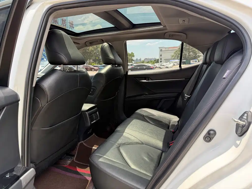 Toyota Camry — миниатюра 8