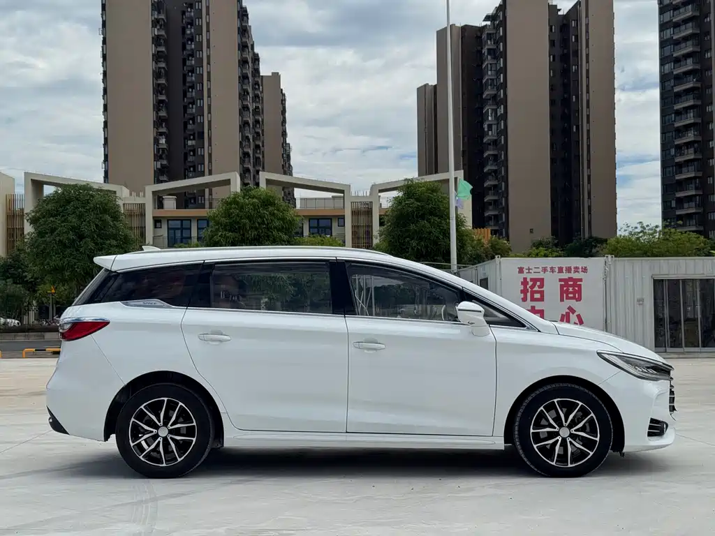 BYD MAX — миниатюра 4