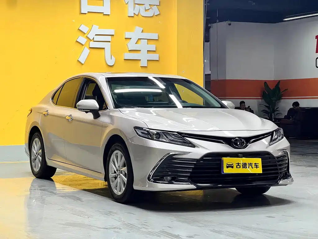 Toyota Camry — миниатюра 3