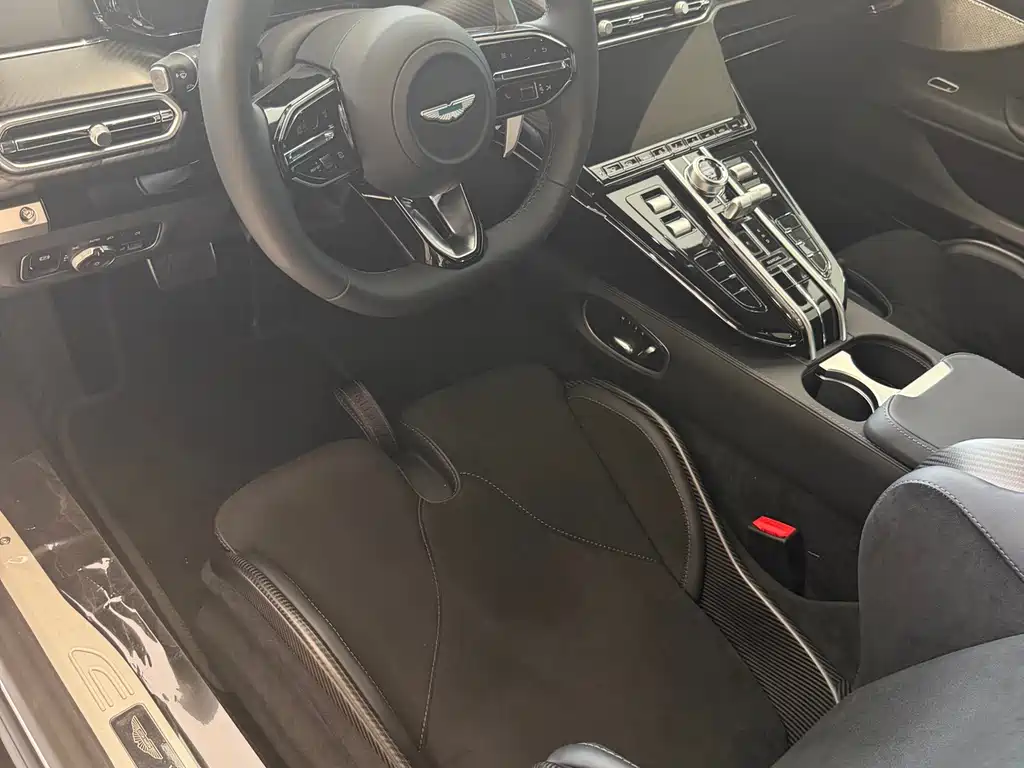 Aston Martin V8 Vantage — миниатюра 4