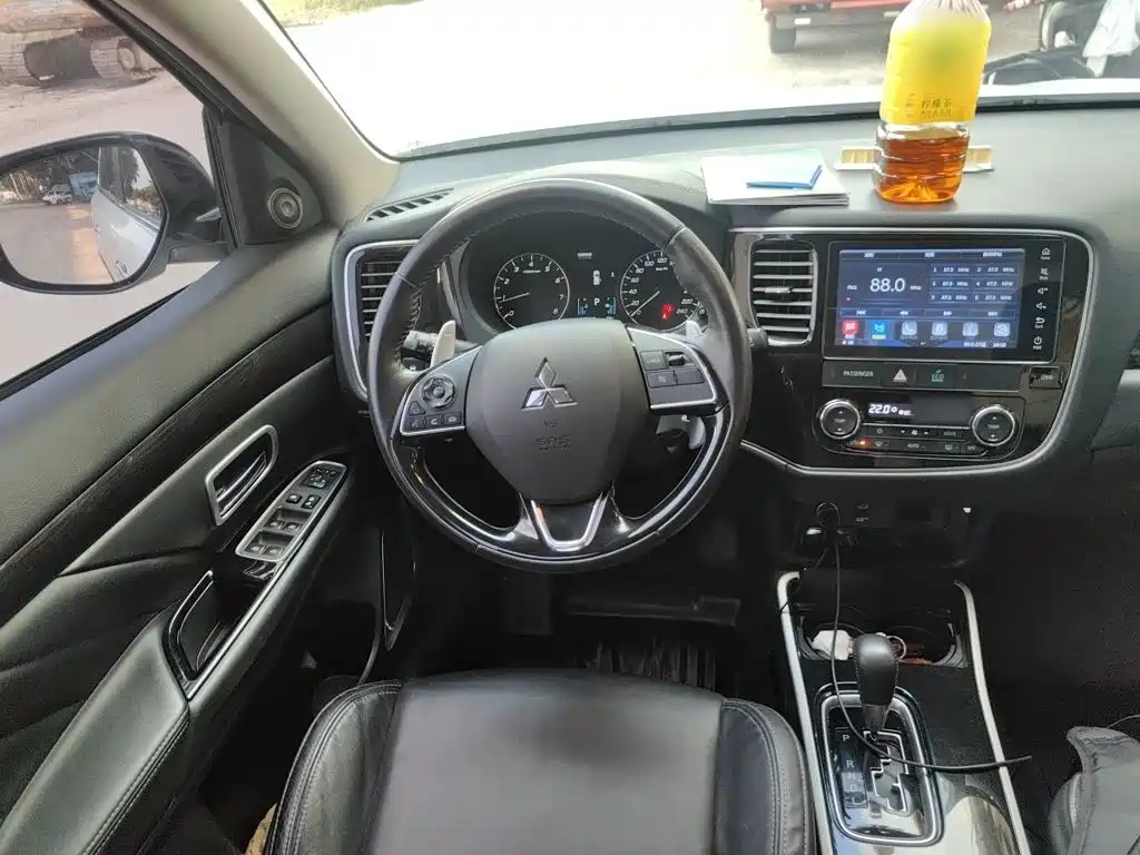 Mitsubishi Outlander — миниатюра 6