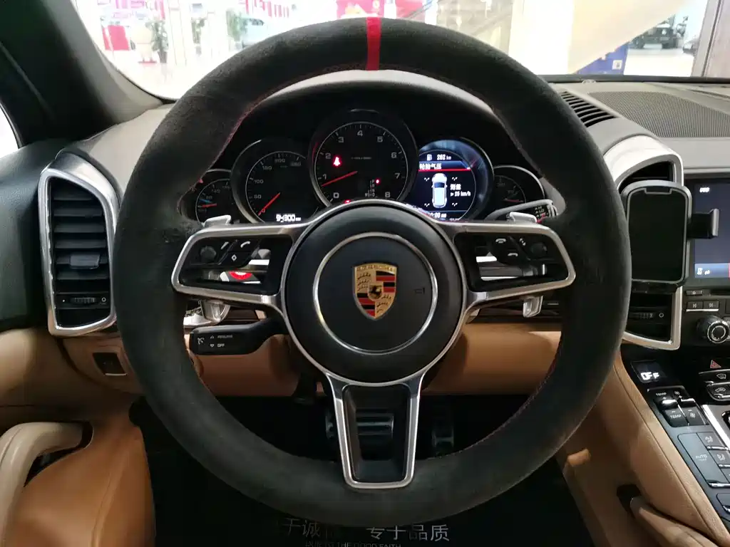 Porsche Cayenne — миниатюра 6