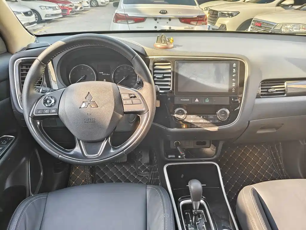 Mitsubishi Outlander — миниатюра 4