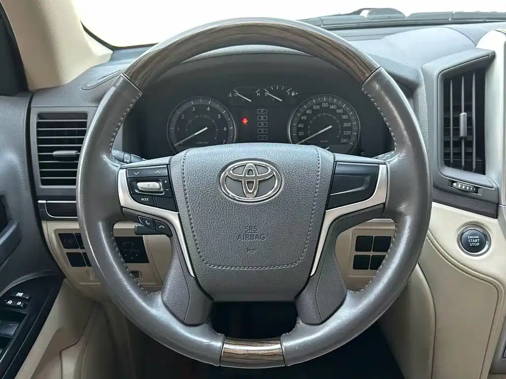 Toyota Land Cruiser — миниатюра 8