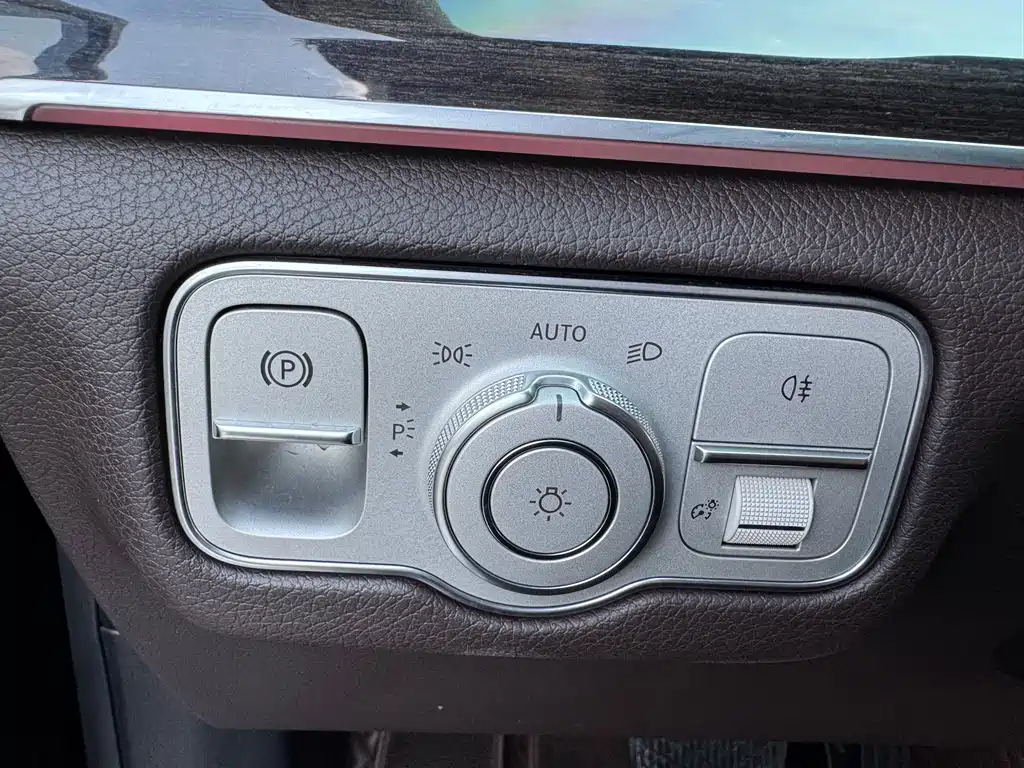 Mercedes-Benz GLE (Import) — миниатюра 36