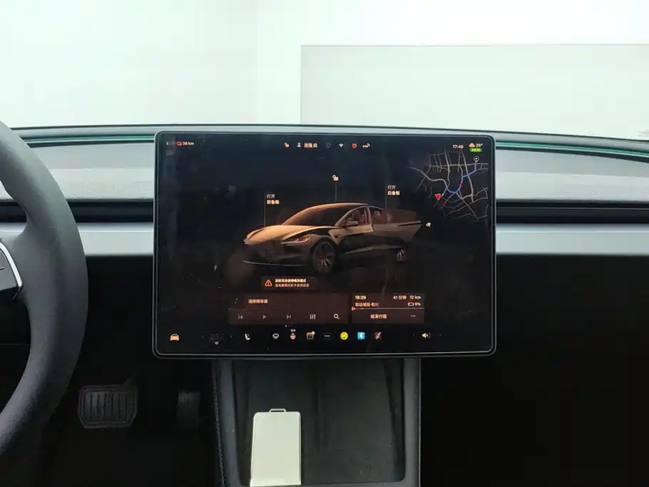 Tesla Model 3 — миниатюра 13