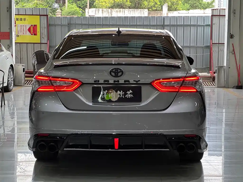 Toyota Camry — миниатюра 12