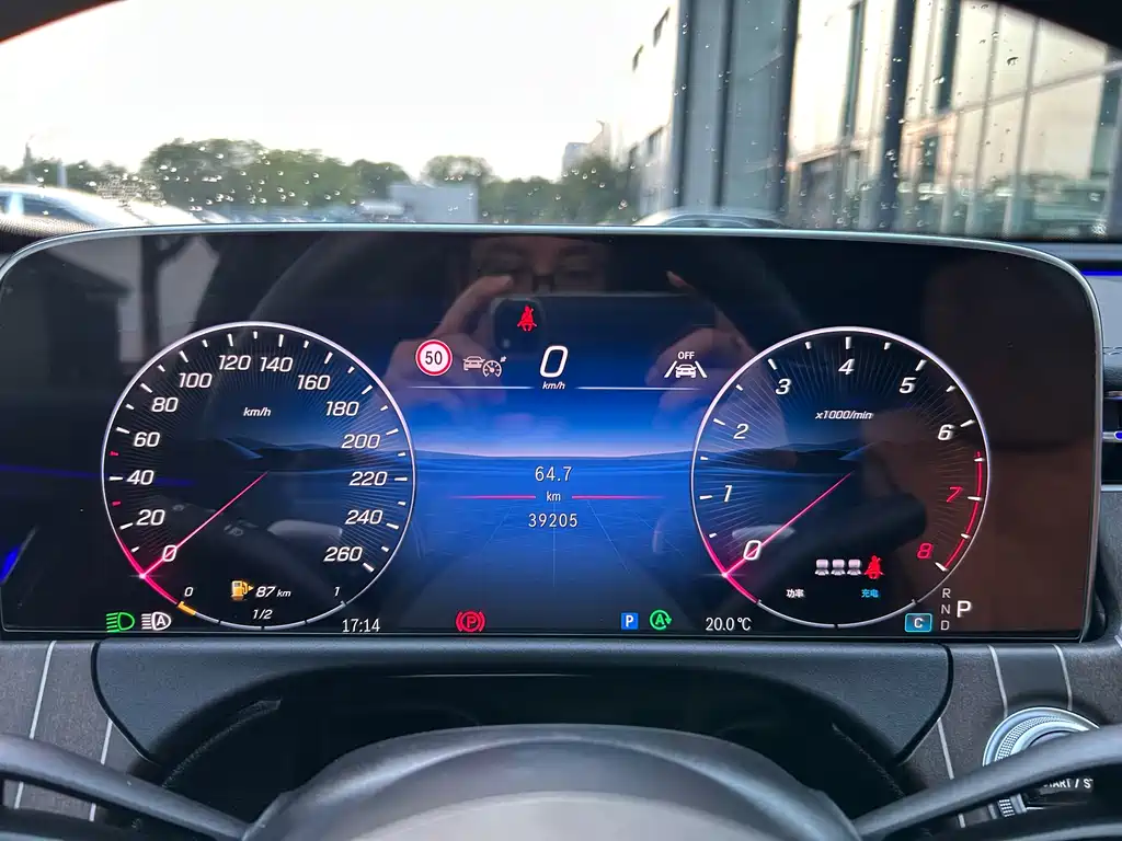 Mercedes-Benz E-Class — миниатюра 19