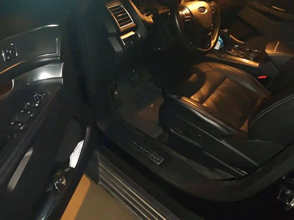 Ford Explorer (Import) — миниатюра 12