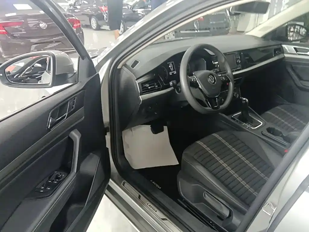 Volkswagen Lavida — миниатюра 16