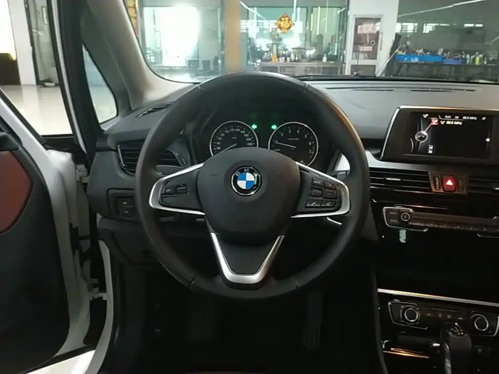 BMW 2 Series Active Tourer — миниатюра 11