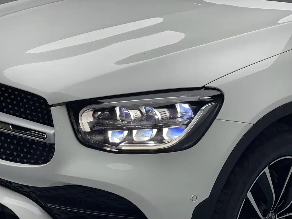 MERCEDES-BENZ GLC