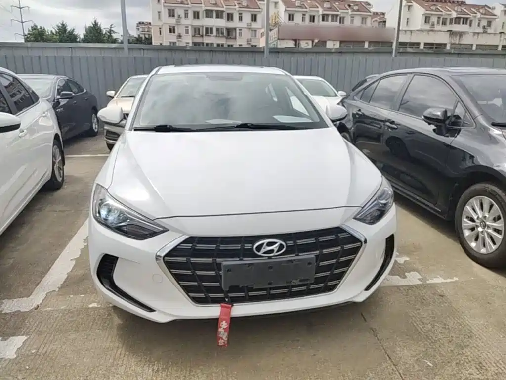Hyundai Elantra — миниатюра 3