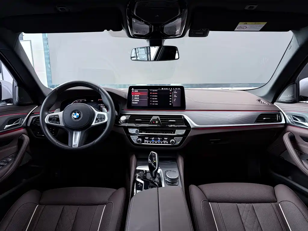 BMW 5 Series — миниатюра 13