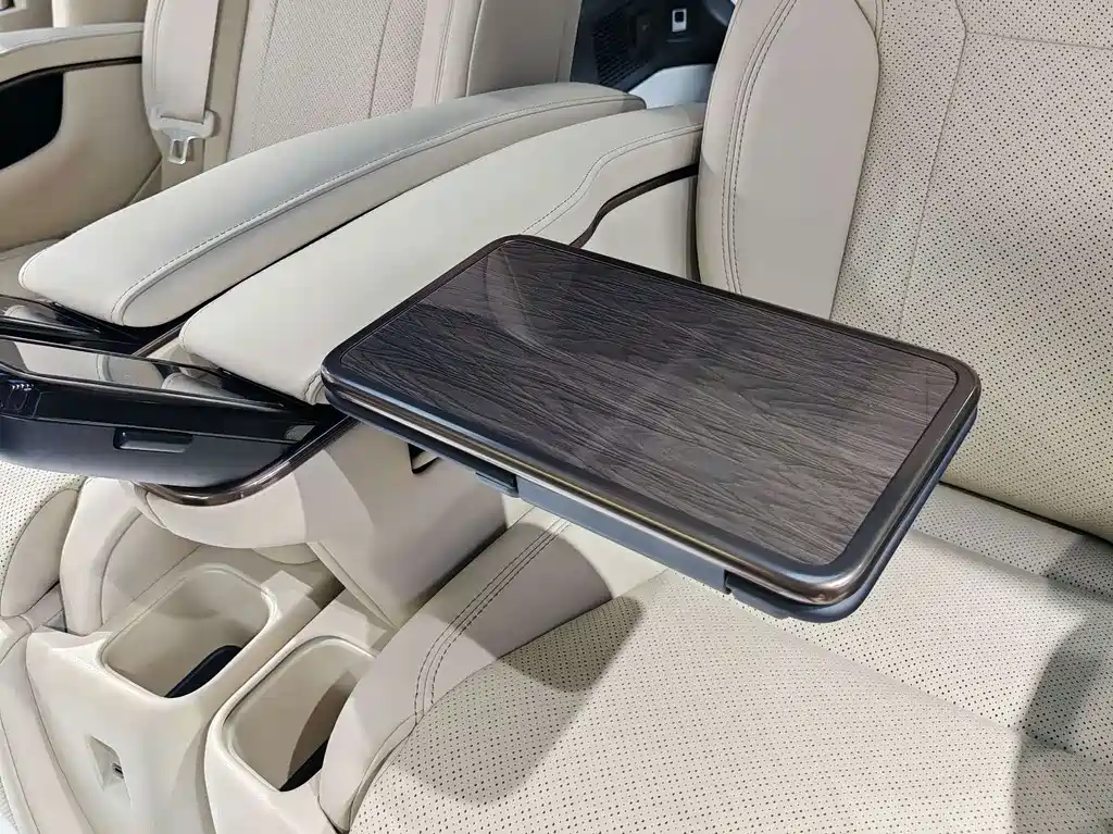 Toyota Alphard — миниатюра 18