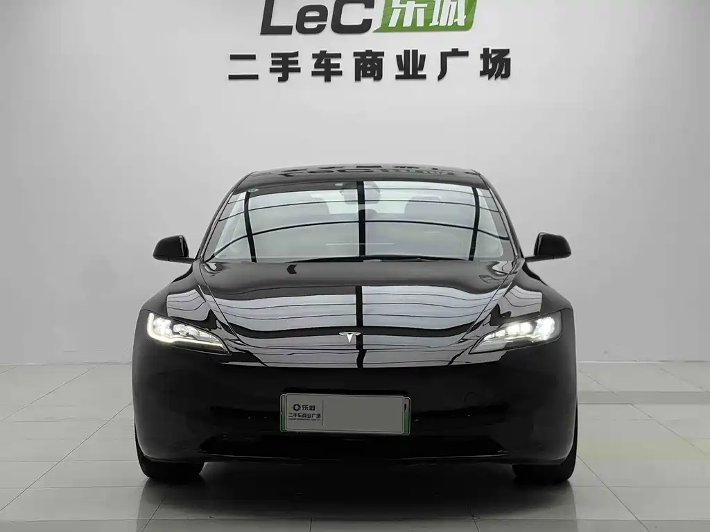 Tesla Model 3 — миниатюра 2