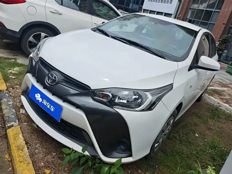 Toyota Yaris L 2021
