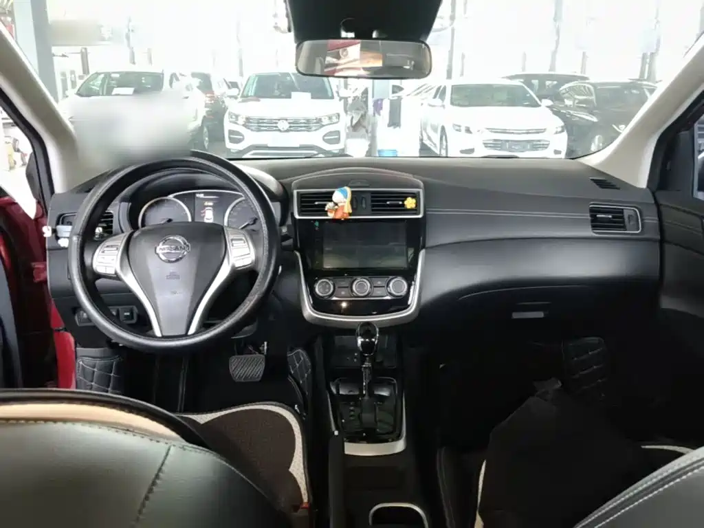 Nissan Tiida — миниатюра 10