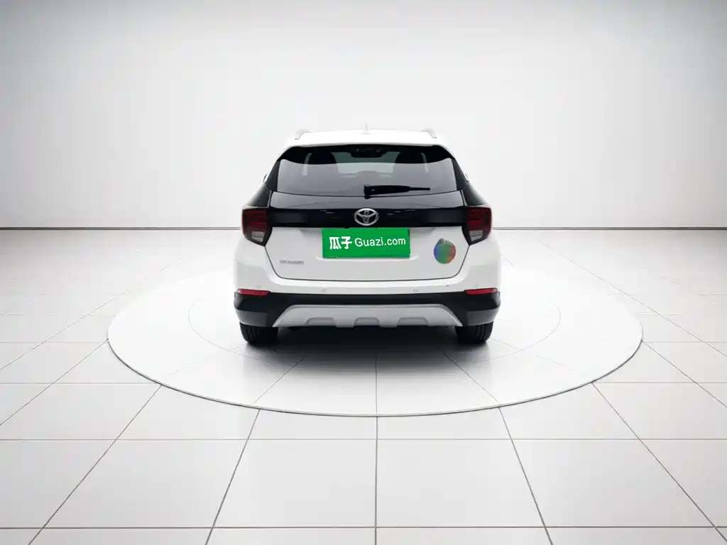 Toyota Yaris L — миниатюра 3
