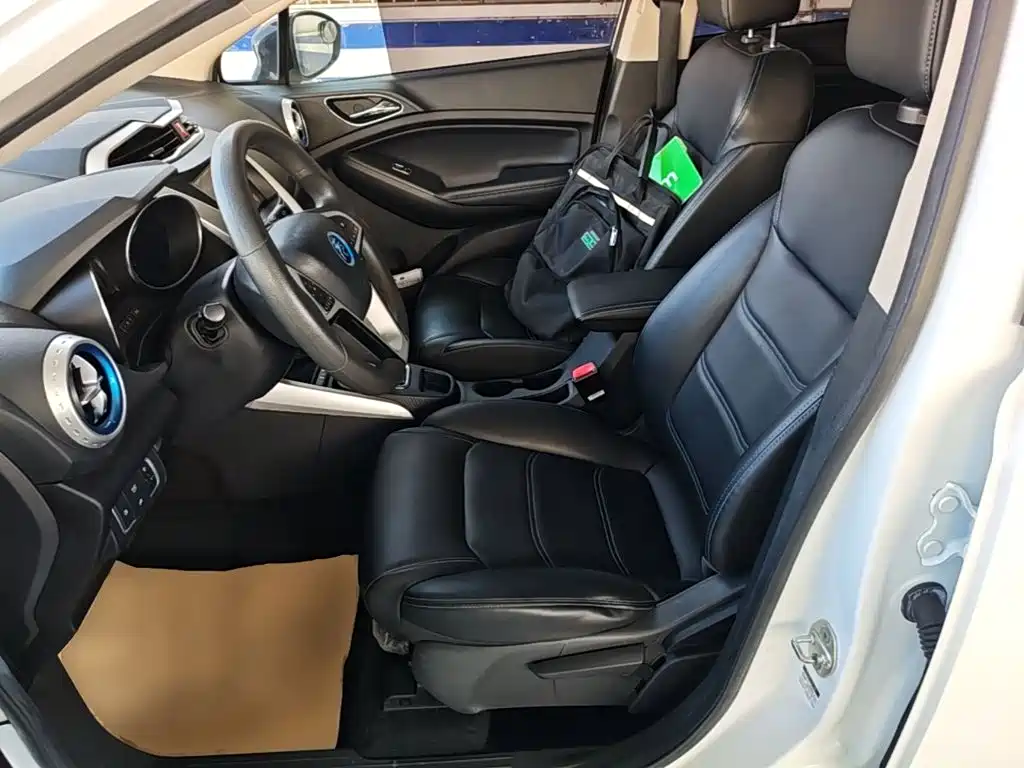 BYD Yuan EV — миниатюра 15