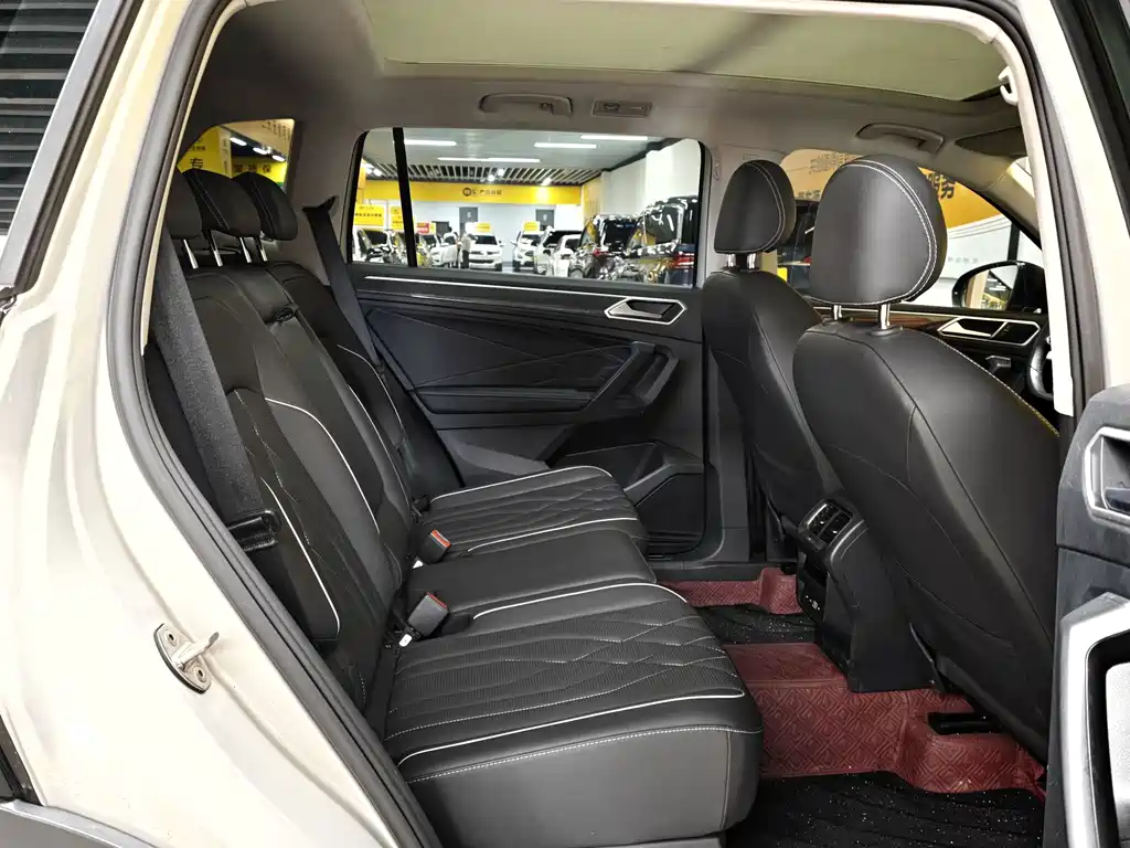 Volkswagen Tiguan L 330TSI Auto 2WD R-Line Premium Edition, фото 10