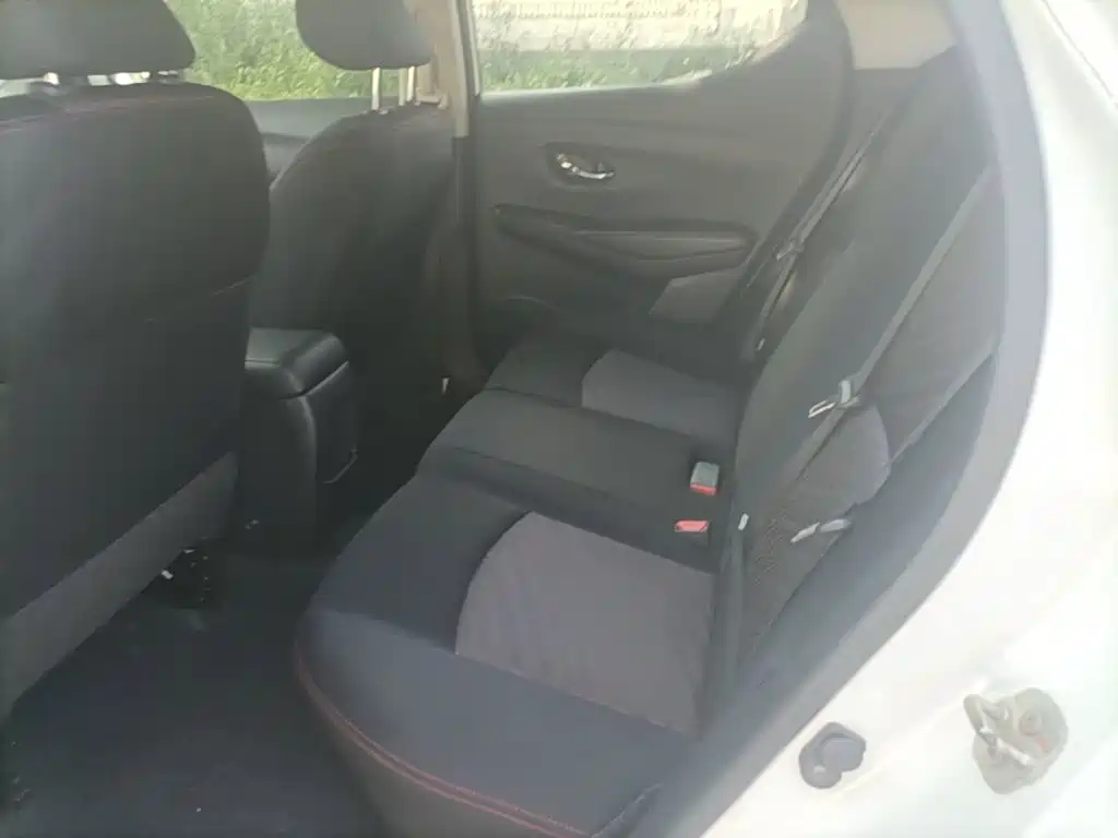 Nissan Bluebird — миниатюра 17