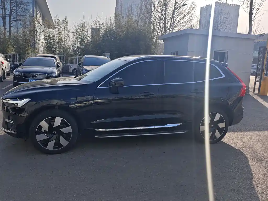 VOLVO XC60 PLUG IN HYBRID