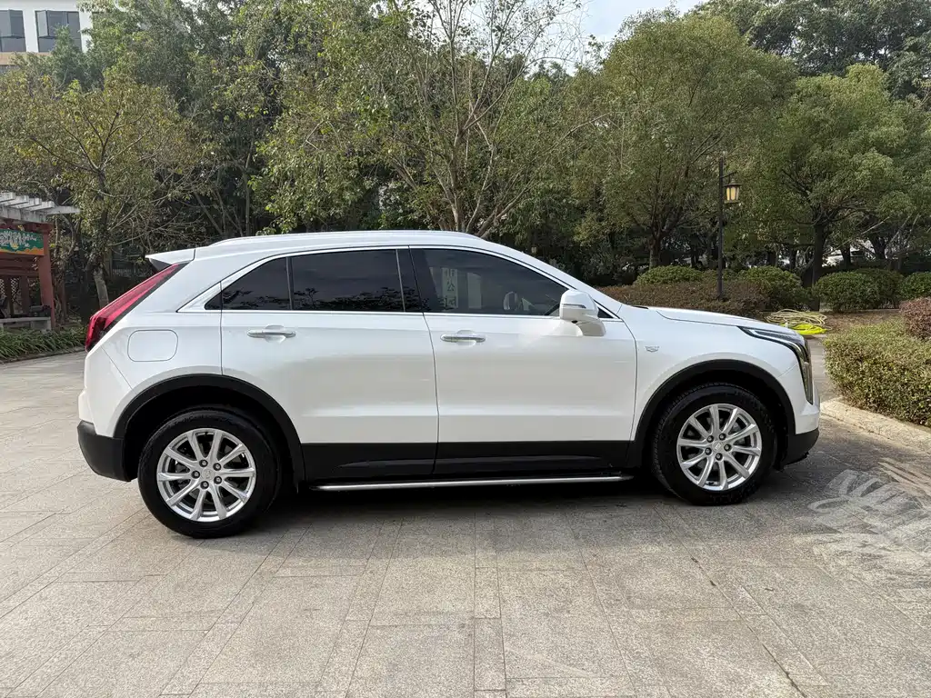 CADILLAC XT4