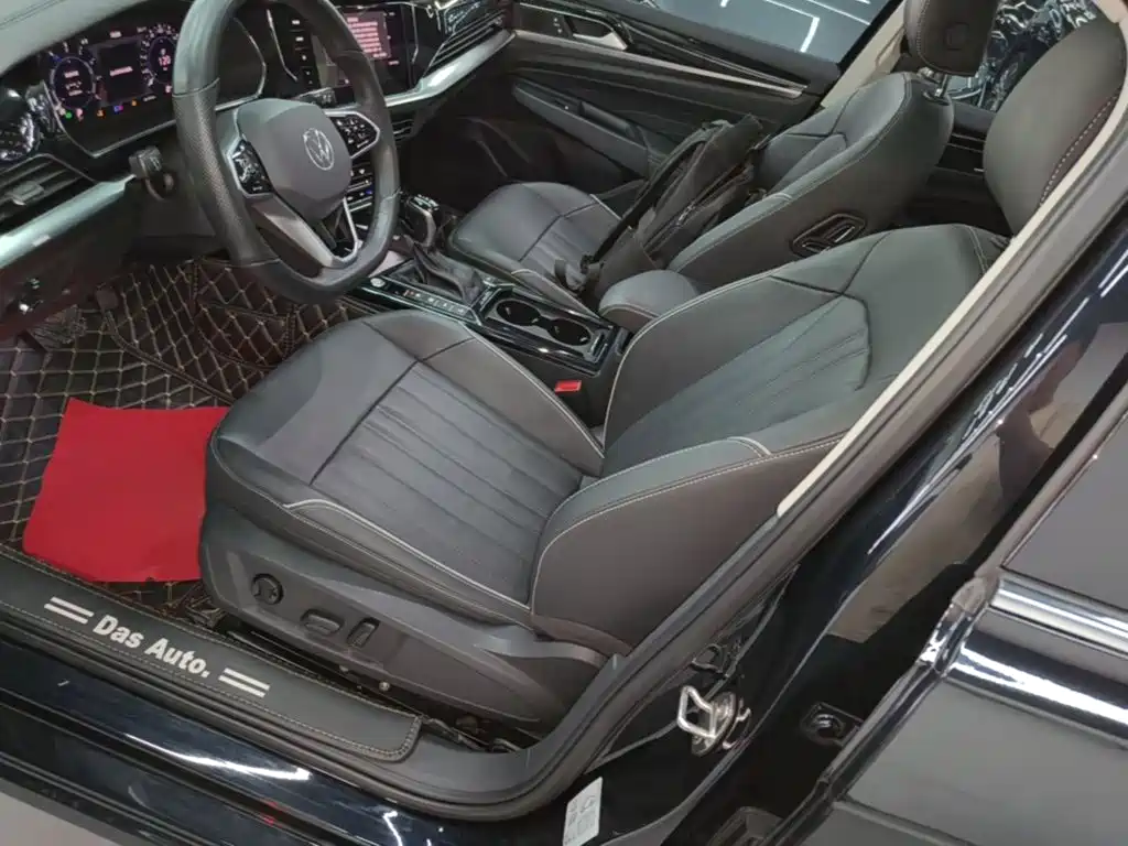 Volkswagen Passat PHEV — миниатюра 15