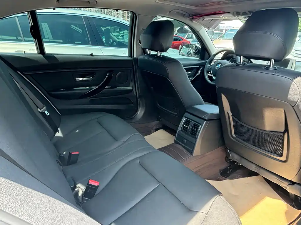 BMW 3 Series — миниатюра 13