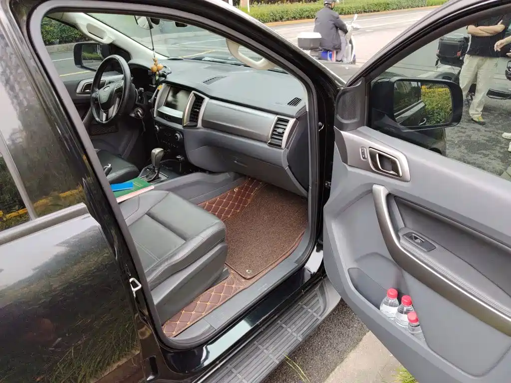 Ford Everest — миниатюра 18
