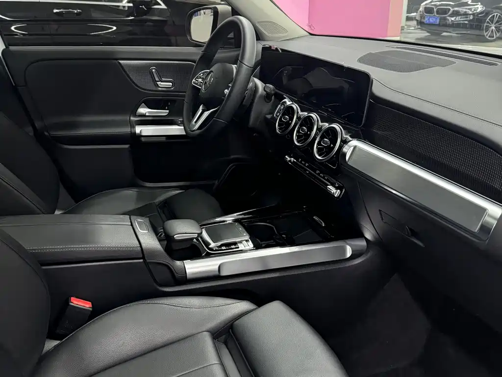 Mercedes-Benz GLB — миниатюра 9