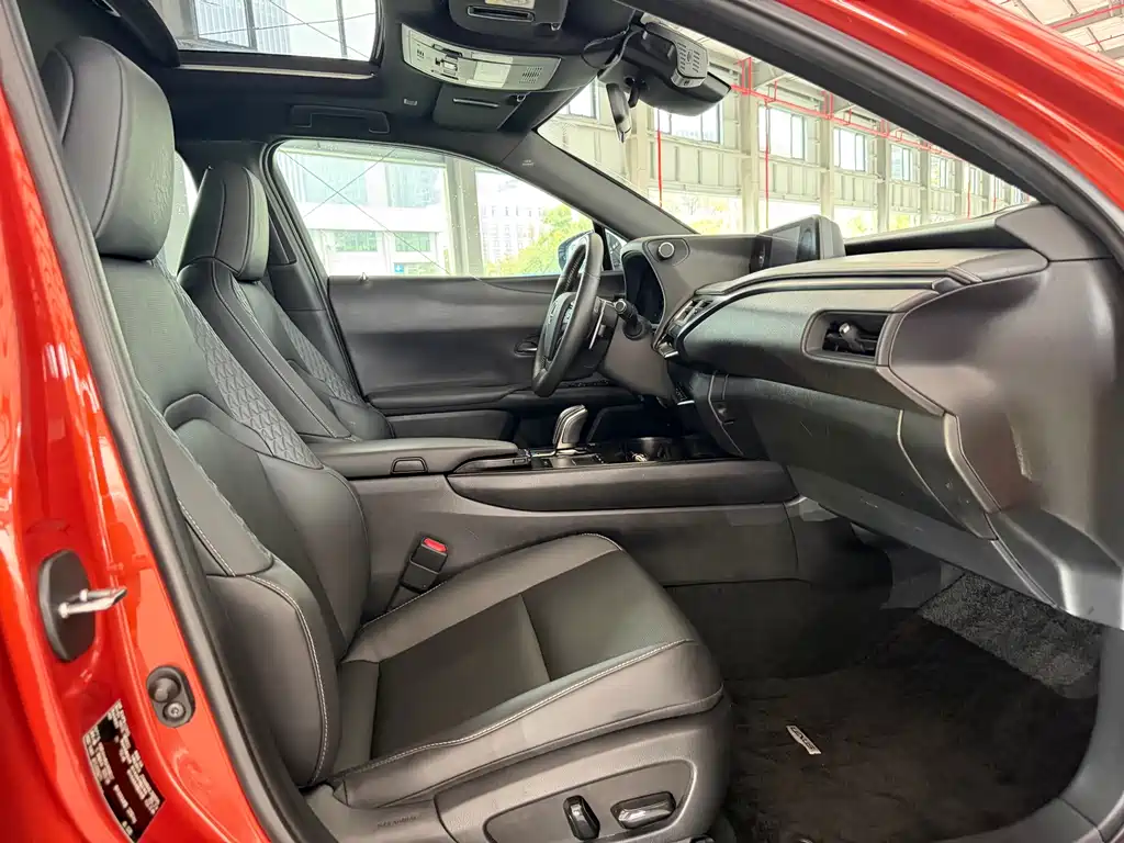 Lexus UX New Energy — миниатюра 10