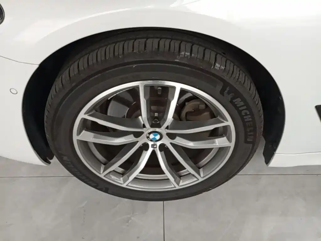 BMW 5 Series — миниатюра 23