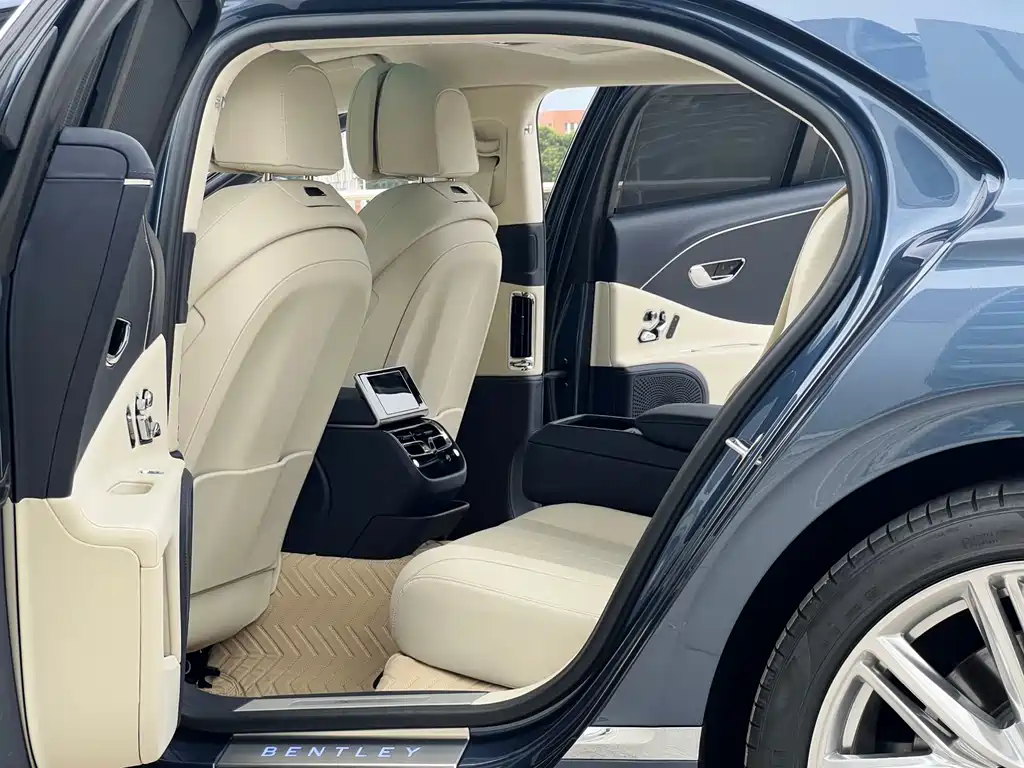 BENTLEY FLYING SPUR PLUG IN HYBRID