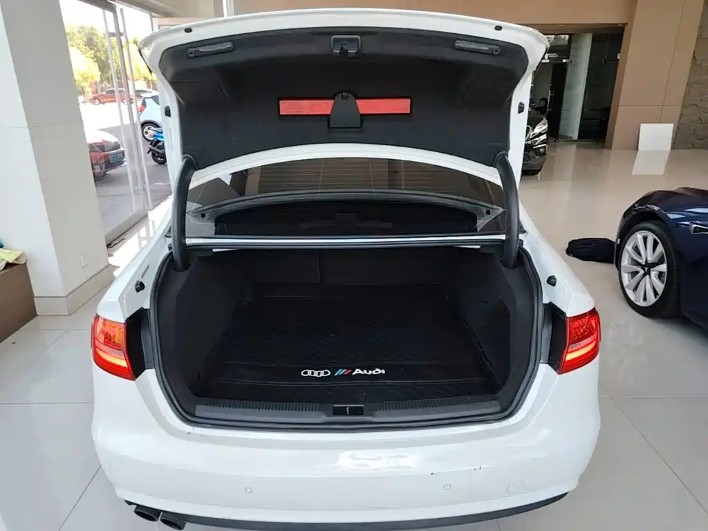 Audi A4L — миниатюра 19