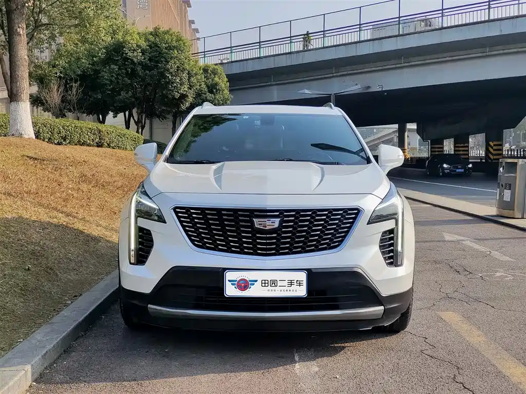 CADILLAC XT4